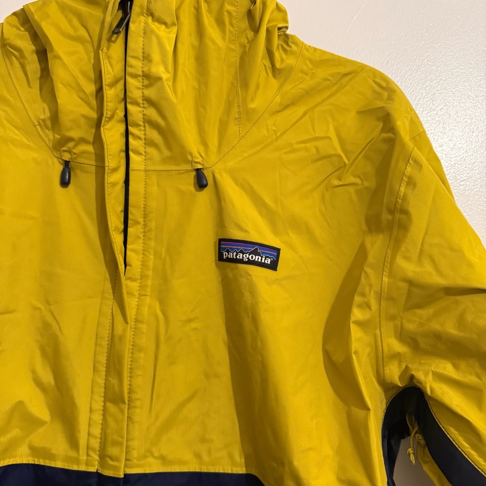 Patagonia Torrentshell Packable Blue and Yellow Rain Jacket - Picture 9 of 13